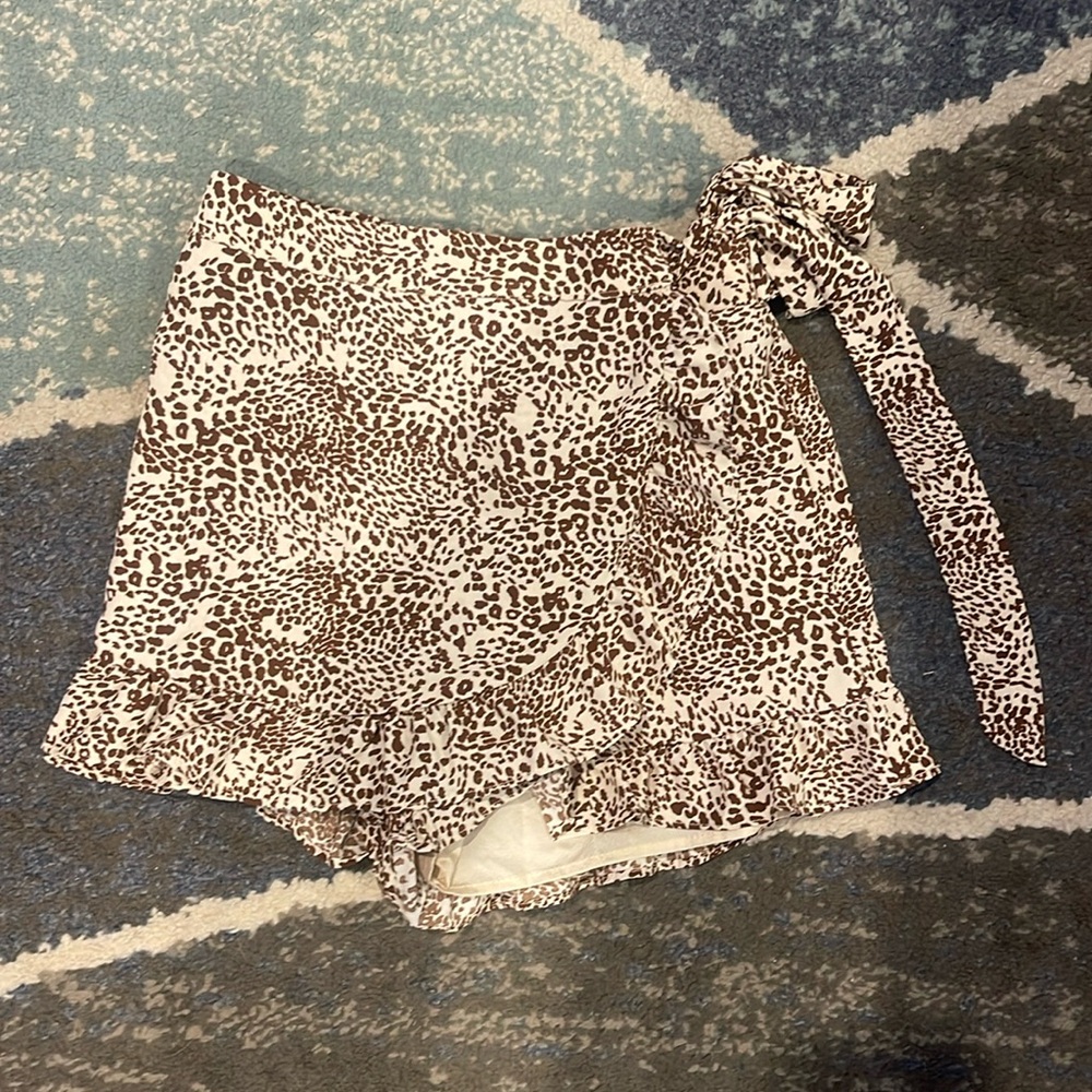 Chic Leopard Print Skort